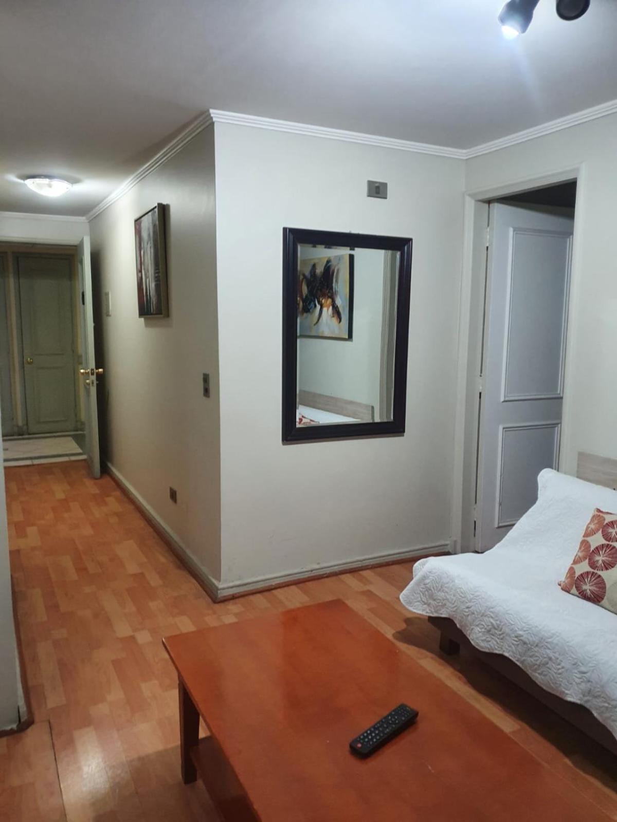 Departamento Con Ubicacion Privilegiada: Entre Metro Pedro De Valdivia Y Los Leones, Con Sillon Cama Apartamento Santiago