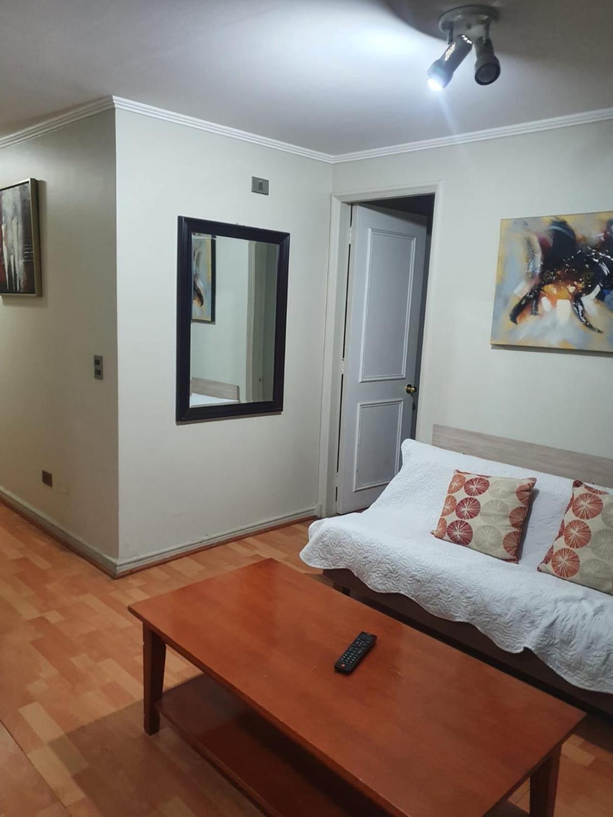 Departamento Con Ubicacion Privilegiada: Entre Metro Pedro De Valdivia Y Los Leones, Con Sillon Cama Apartamento Santiago
