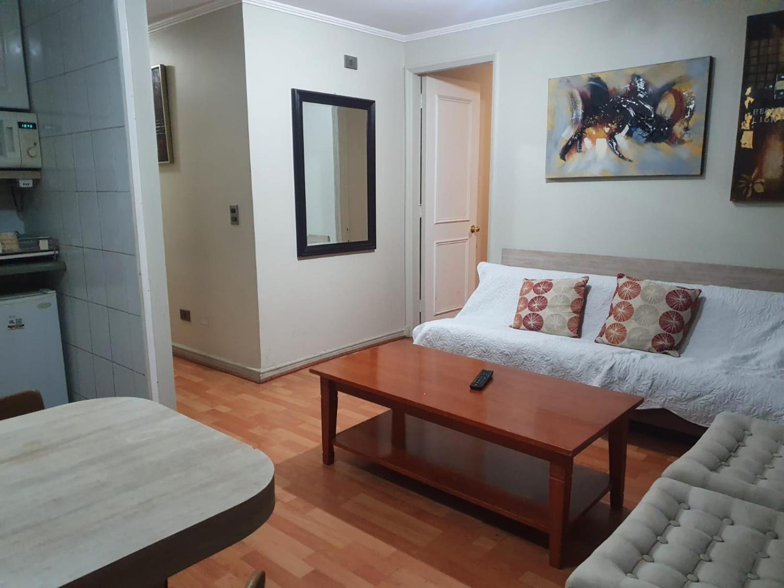Apartamento Departamento Con Ubicacion Privilegiada: Entre Metro Pedro De Valdivia Y Los Leones, Con Sillon Cama
